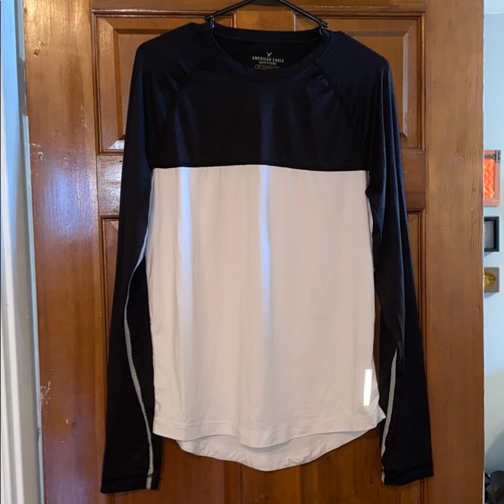 Long sleeve athletic shirt